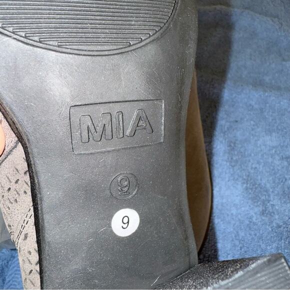 MIA NEW Women's Sutton Heeled Ankle Booties in GRAY Slip-on Faux Suede Size 9 - Picture 5 of 6